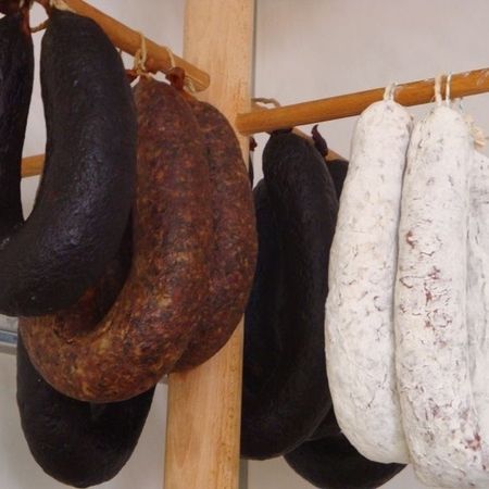 Rohwurst und Brühwurst